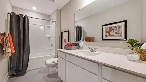 Bath - 1083 Shoreview Dr, Jordan, MN 55352 photo 2 of 2