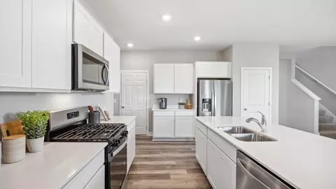 Kitchen - 1083 Shoreview Dr, Jordan, MN 55352 photo 5 of 6