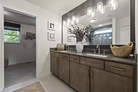Bath - 16594 Beau Dr, Macomb, MI 48042 photo 2 of 6