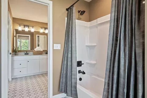 Bath - 16594 Beau Dr, Macomb, MI 48042 photo 4 of 6