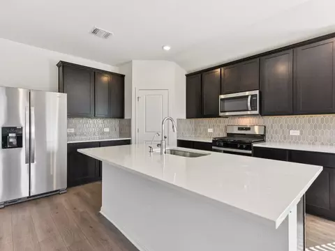 723 Universal Dr, Hutto, TX 78634