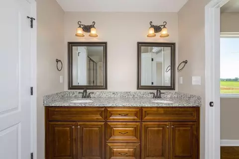 Bath - 234 Hall Rd, Hampton, VA 23664 photo 3 of 5