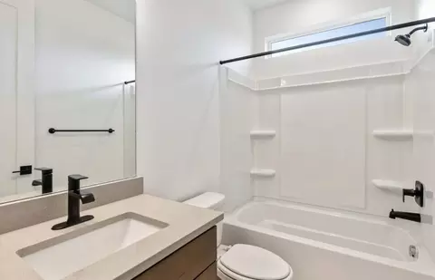 Bath - 322 S 1050 E, Salem, UT 84653 photo 2 of 4