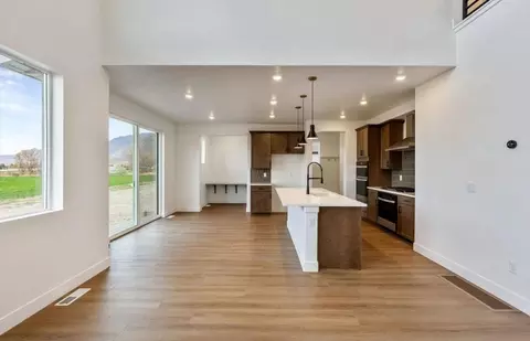 Living - 322 S 1050 E, Salem, UT 84653 photo 4 of 5