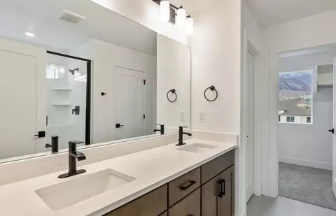 Bath - 322 S 1050 E, Salem, UT 84653 photo 1 of 4
