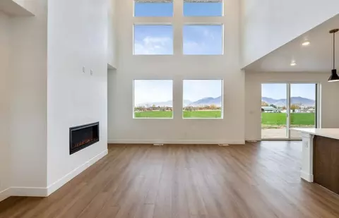 Living - 322 S 1050 E, Salem, UT 84653 photo 2 of 5