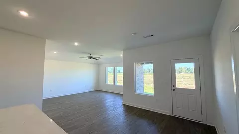 Living - 508 S Cherry St, Beebe, AR 72012 photo 1 of 5