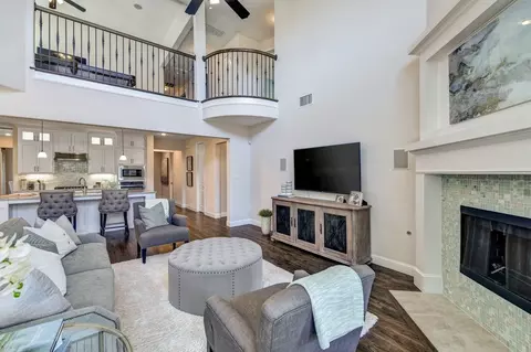 Living - 910 Shooting Star Dr, Prosper, TX 75078 photo 2 of 9