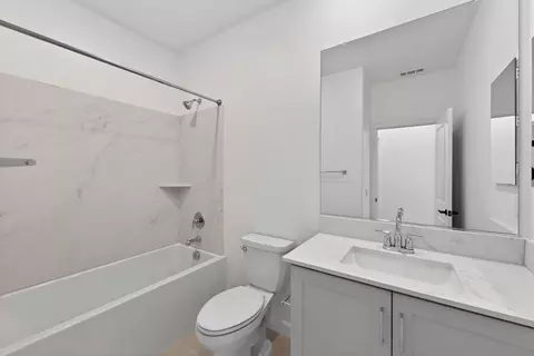 Bath - 122 Alethea Way, Oceanside, CA 92057 photo 2 of 5