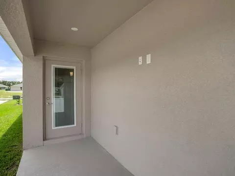 Exterior - 596 SW 77th Cir, Ocala, FL 34474 photo 3 of 8