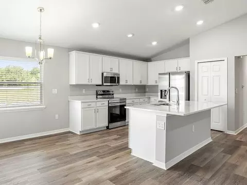 Kitchen - 596 SW 77th Cir, Ocala, FL 34474 photo 4 of 7