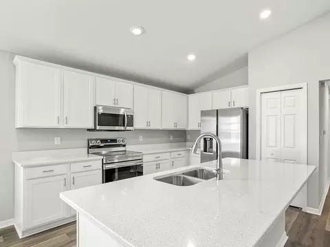 Kitchen - 596 SW 77th Cir, Ocala, FL 34474 photo 2 of 7