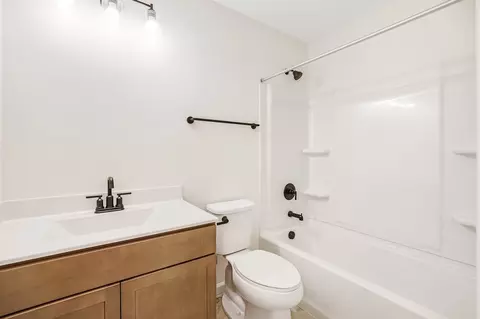Bath - 1020 Clover Hill Ct, Sullivan, MO 63080 photo 11 of 13
