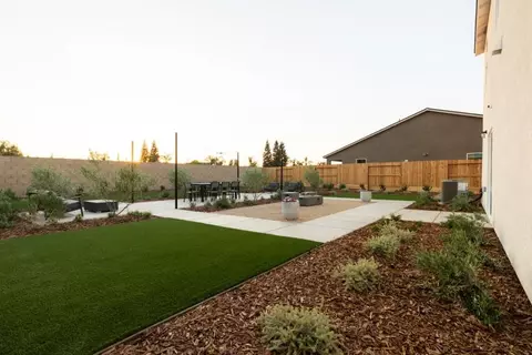 Exterior - 4033 E Oakridge Ave, Visalia, CA 93292 photo 14 of 20