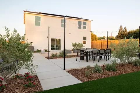 Exterior - 4033 E Oakridge Ave, Visalia, CA 93292 photo 16 of 20