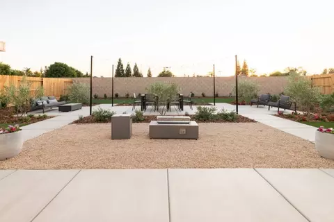 Exterior - 4033 E Oakridge Ave, Visalia, CA 93292 photo 13 of 20