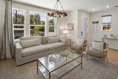 Living - 106 Tracy Dr, Windsor, CA 95492 photo 3 of 4