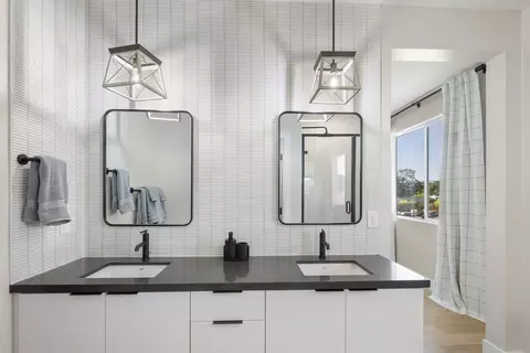 Bath - 106 Tracy Dr, Windsor, CA 95492 photo 3 of 9