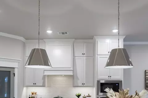 Kitchen - 5601 Junipero Dr, Mustang, OK 73064 photo 8 of 13