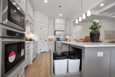 Kitchen - 5601 Junipero Dr, Mustang, OK 73064 photo 3 of 13