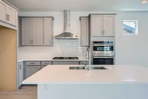 Kitchen - 3402 N Buchanan Way, Aurora, CO 80019 photo 3 of 4