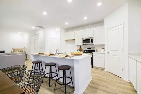 Kitchen - Arrowhead Dr, Piqua, OH 45356 photo 2 of 10