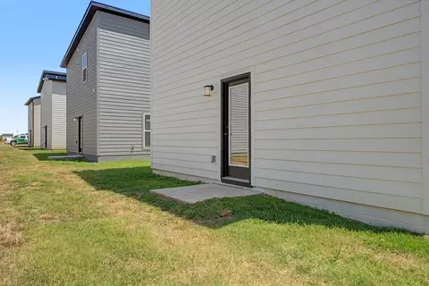 Exterior - 550 Solar St, Centerton, AR 72713 photo 3 of 4