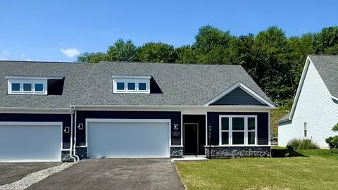 332 Gleneagles Dr, Butler, PA 16001