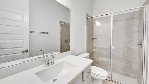 Bath - 321 Sterling Ridge Dr, Leander, TX 78641 photo 2 of 4