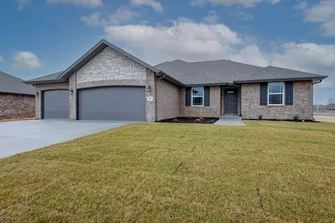 4064 W Sycamore Dr, Battlefield, MO 65619