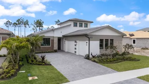 13928 Vivant Dr, Palm Beach Gardens, FL 33412