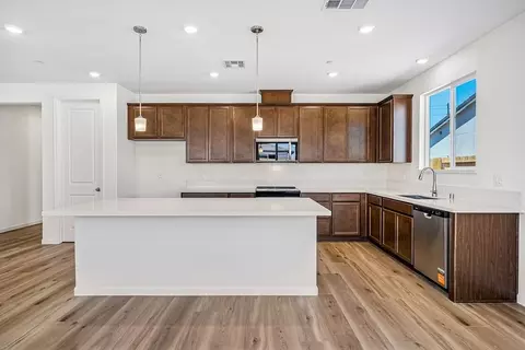 Kitchen - 2629 Redtail Hawk Rd, Modesto, CA 95357 photo 2 of 3
