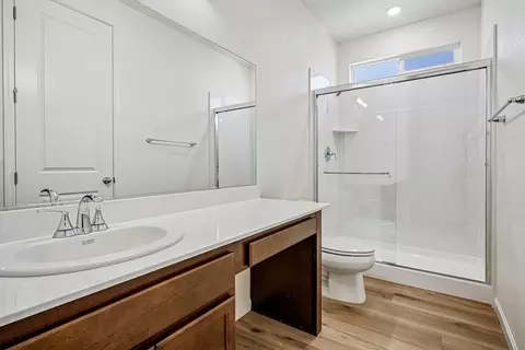 Bath - 2629 Redtail Hawk Rd, Modesto, CA 95357 photo 1 of 1