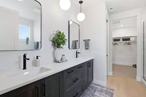 Bath - 1401 E Primavera St, Newberg, OR 97132 photo 1 of 1