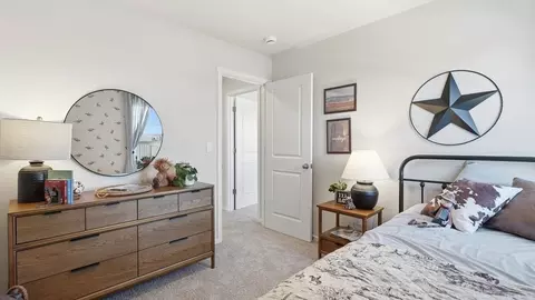 Bedroom - 61207 Parrell Rd, Bend, OR 97702 photo 3 of 4