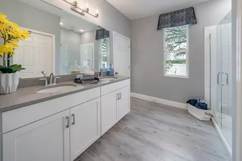 Bath - 2597 Cavanaugh Dr, Orlando, FL 32817 photo 1 of 2