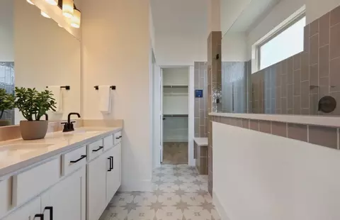 Bath - 16418 Cedarveil Ct, Conroe, TX 77302 photo 3 of 3