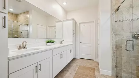 Bath - 14055 Spring Hill Dr, Spring Hill, FL 34609 photo 2 of 4