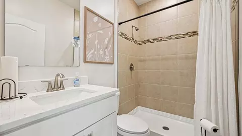 Bath - 14055 Spring Hill Dr, Spring Hill, FL 34609 photo 1 of 4