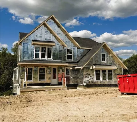 2466 Bent Grass Dr, Beavercreek, OH 45431