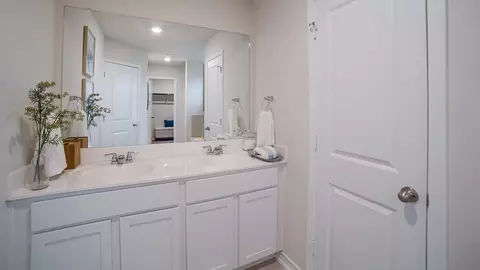 Bath - 5318 La Rambla, Converse, TX 78109 photo 4 of 4