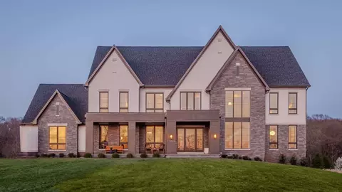 17826 Springbury Dr, Purcellville, VA 20132