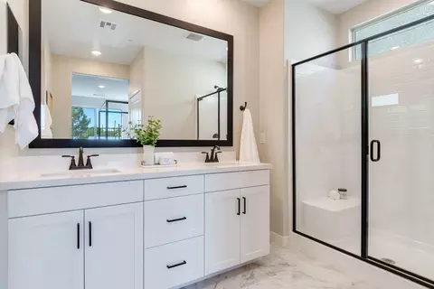 Bath - 1555 Skystone Way, Beaumont, CA 92223 photo 2 of 3