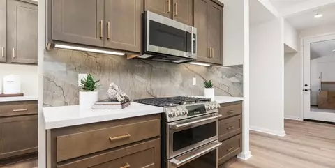 Kitchen - 17485 Bear Crk, Hesperia, CA 92345 photo 6 of 6