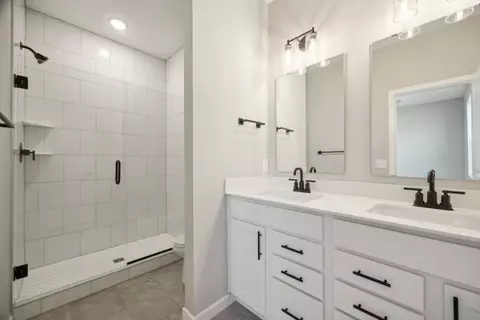 Bath - 1546 149th St, Rosemount, MN 55068 photo 1 of 2