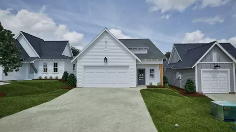 1079 Woodland Ln, Opelika, AL 36801