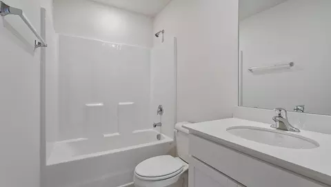 Bath - 4 Oak Edge Ln, Greer, SC 29651 photo 4 of 4