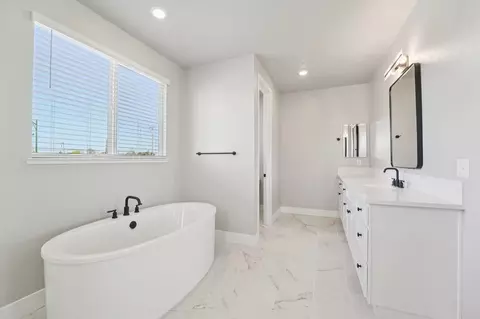 Bath - 802 Abigail Pl, Walnut Creek, CA 94598 photo 4 of 7