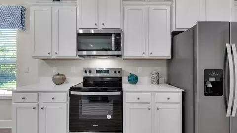 Kitchen - John Hamm Road, Milton, FL 32583 photo 8 of 9