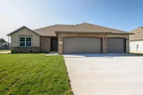 576 N Bryan Ave, Rogersville, MO 65742